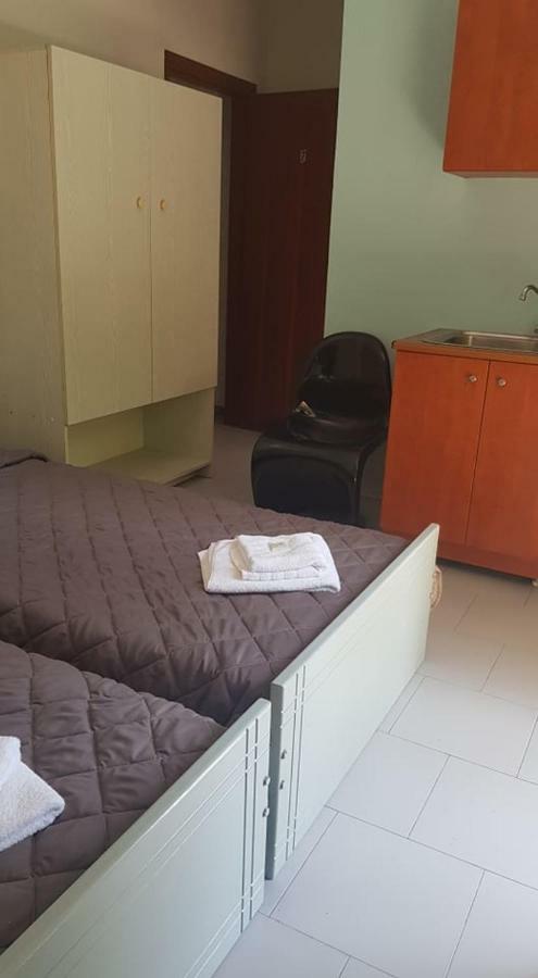 Athina Apartments טולון מראה חיצוני תמונה